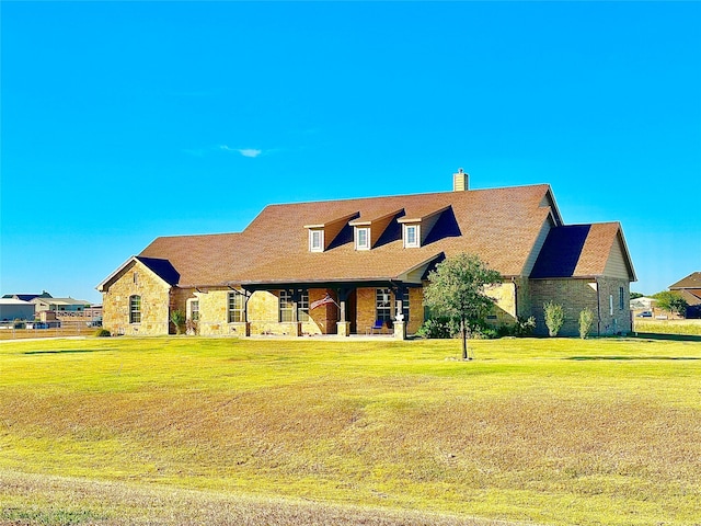 view of front facade featuring a front lawn