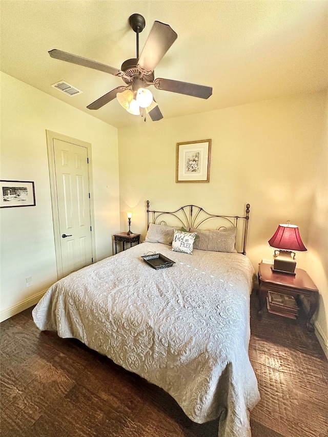 bedroom featuring ceiling fan