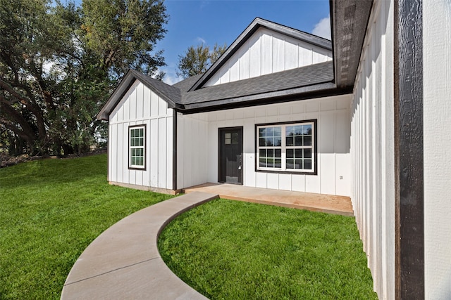 exterior space featuring a lawn