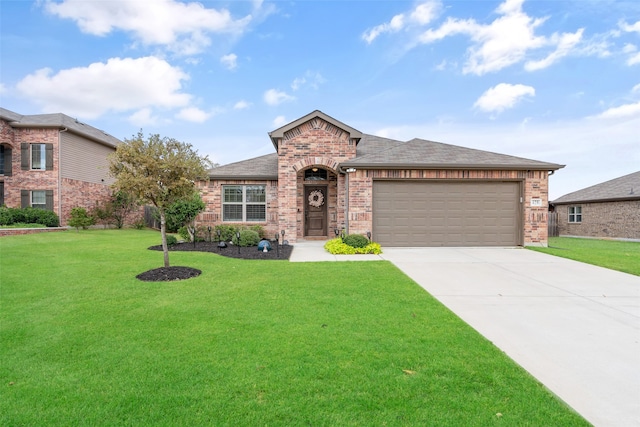 view of front of property featuring a front yard and a garage