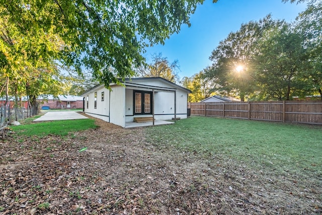 view of yard with a patio area