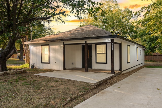 view of front of property featuring a patio area