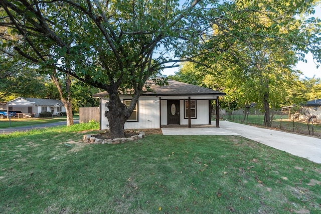 view of front of home with a front yard