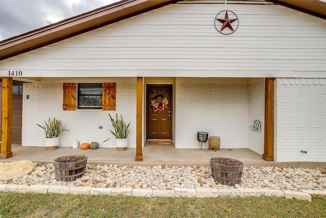 view of front of house with covered porch