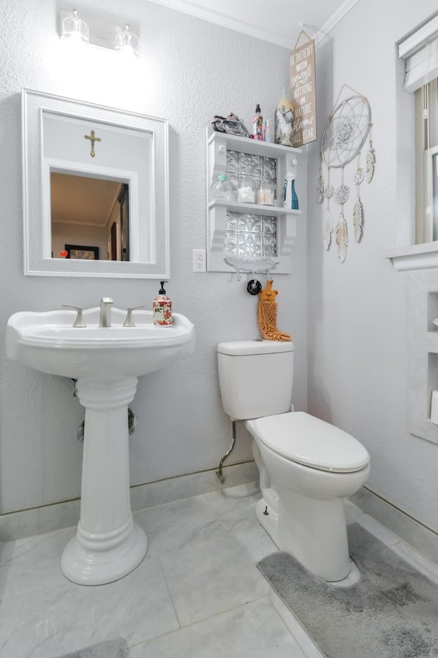 2725 S 40th St, Abilene, TX 79605 - bathroom with toilet and crown molding