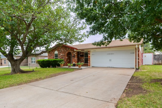 2725 S 40th St, Abilene, TX 79605 - ranch-style home featuring fence, driveway, a front yard, and a garage