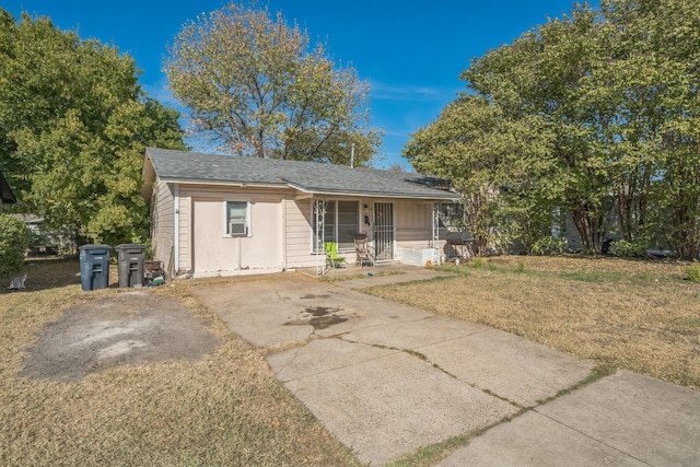 view of front of property with a porch and a front lawn