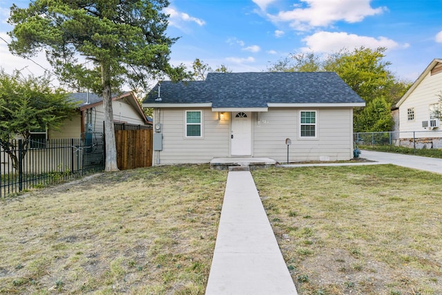 view of front of property with a front yard