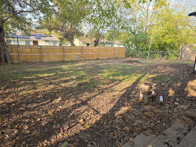 3107 51st St, Dallas, TX 75216 - view of fenced backyard