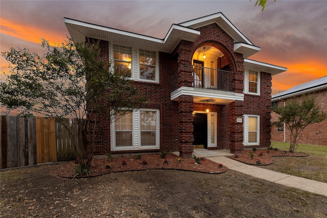 view of front of property featuring a balcony