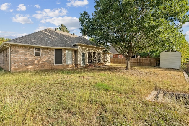 view of yard with a storage shed