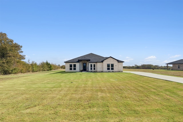 view of front of house with a front yard