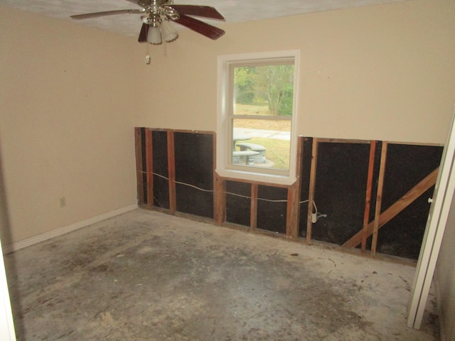 empty room with ceiling fan