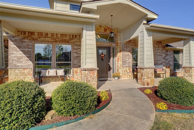 entrance to property with covered porch