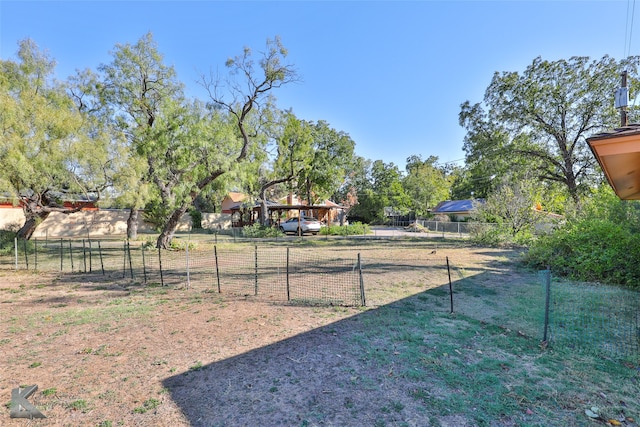 view of yard featuring a rural view