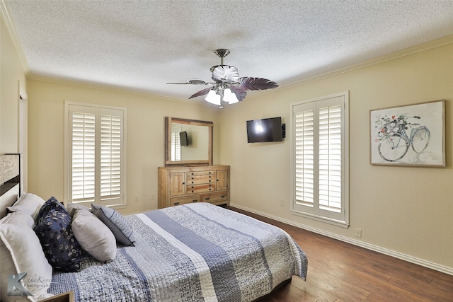 office area with built in desk and ceiling fan