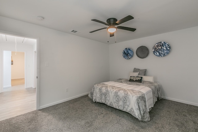 bedroom featuring carpet and ceiling fan