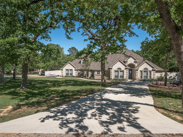 ranch-style house with a front yard