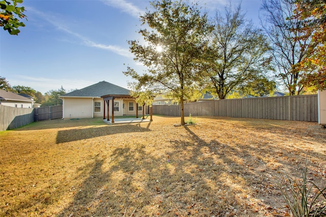 view of yard featuring a patio area