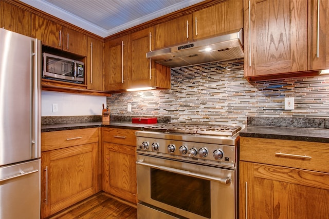 kitchen with crown molding, tasteful backsplash, stainless steel appliances, and hardwood / wood-style flooring