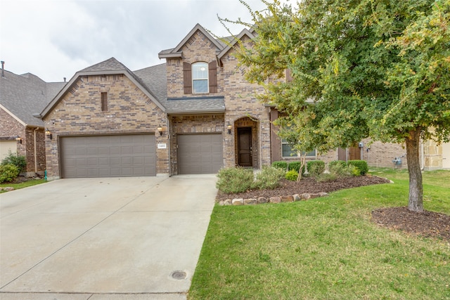 view of front of house featuring a front yard and a garage