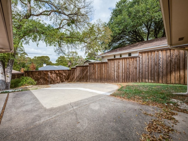 view of yard with a patio