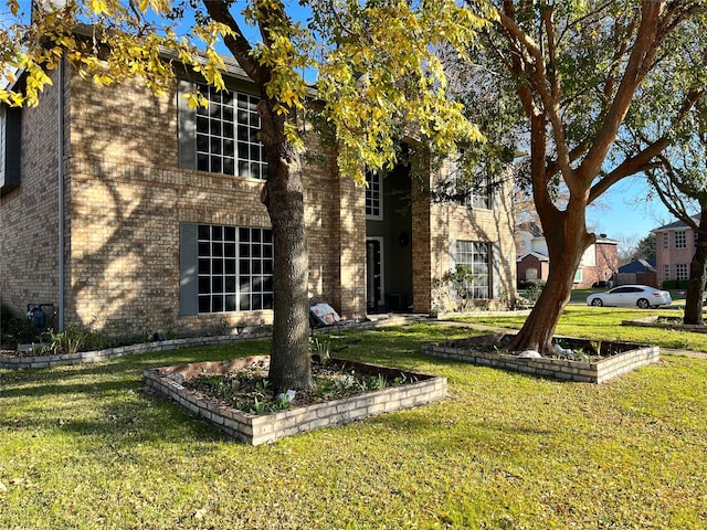 view of front of property with a front lawn