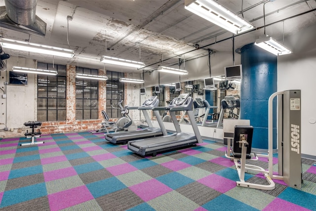 exercise room with carpet