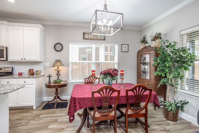 dining area featuring ornamental molding, light hardwood / wood-style flooring, and a notable chandelier