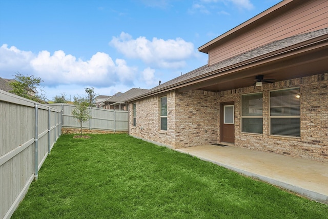 view of yard featuring ceiling fan