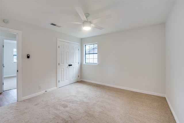 carpeted empty room featuring ceiling fan