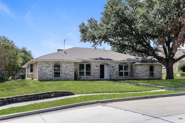 single story home with a front yard