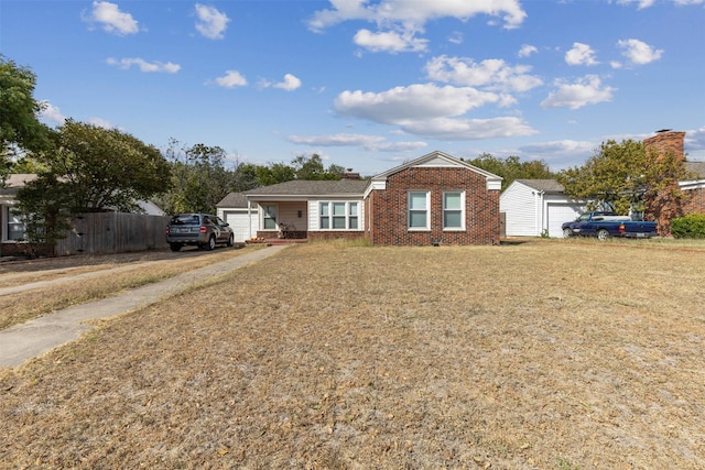 ranch-style home featuring fence, a front lawn, and brick siding