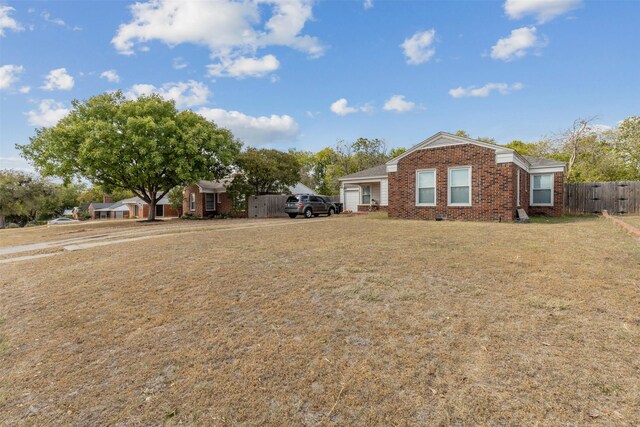 view of front of property featuring a garage and a front yard