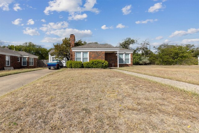 ranch-style house with a front yard