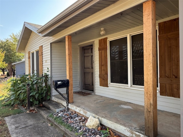 entrance to property featuring a porch