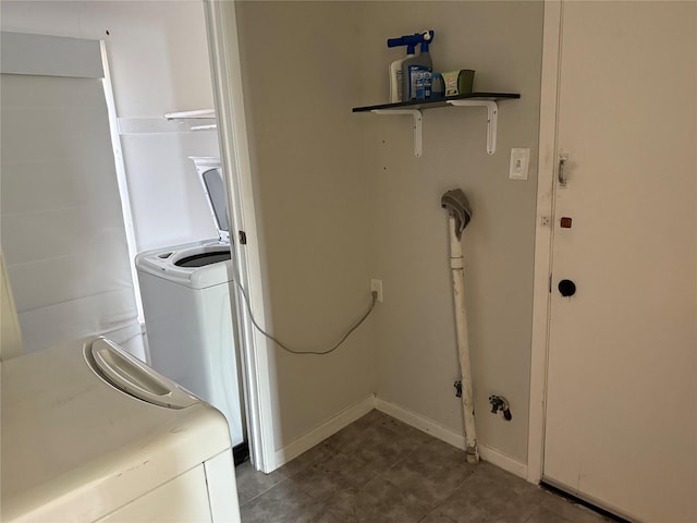 laundry area featuring washer / dryer