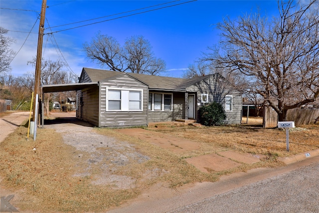 single story home with a carport