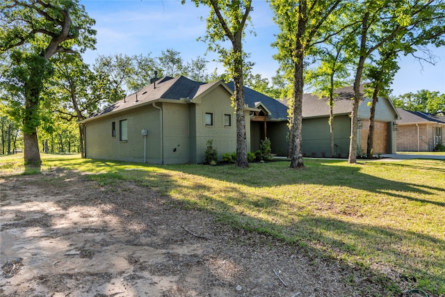 ranch-style house with a front yard