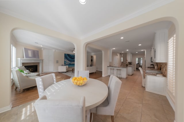 dining space with light hardwood / wood-style floors, crown molding, plenty of natural light, and ceiling fan