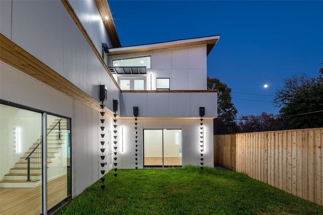 back of house featuring a yard