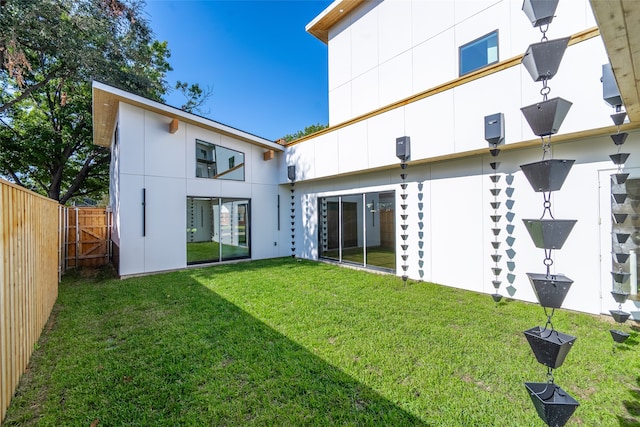 view of front of home with a front lawn