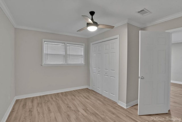 unfurnished bedroom with light hardwood / wood-style floors, ceiling fan, crown molding, and a closet