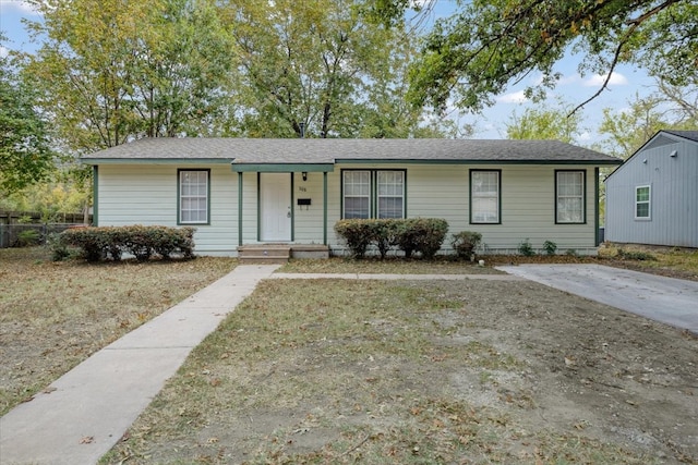 single story home with a porch