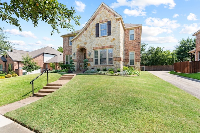 view of front facade featuring a front yard