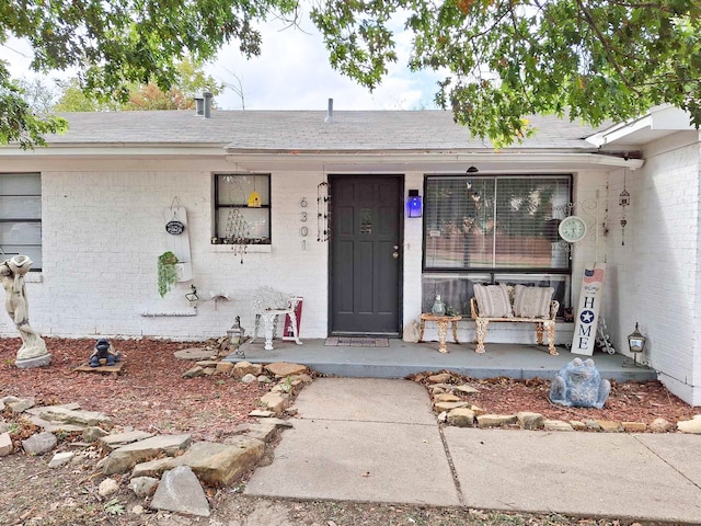 property entrance featuring covered porch