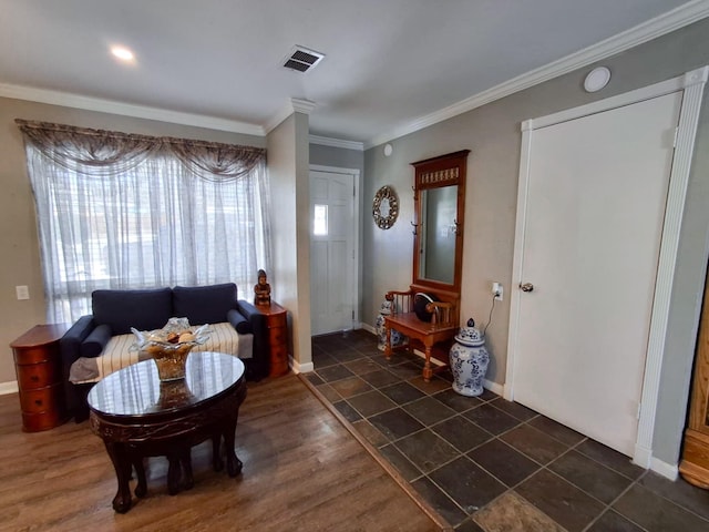 sitting room with crown molding