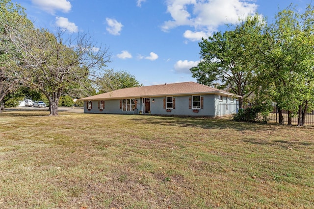 ranch-style house featuring a front yard