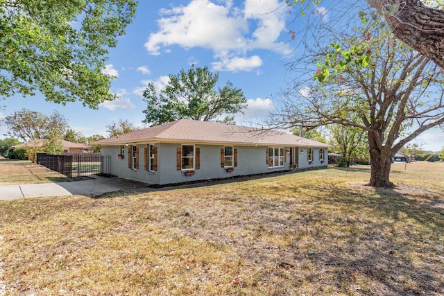 view of front of house with a front lawn