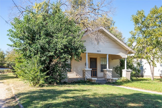 view of front facade with covered porch and a front yard
